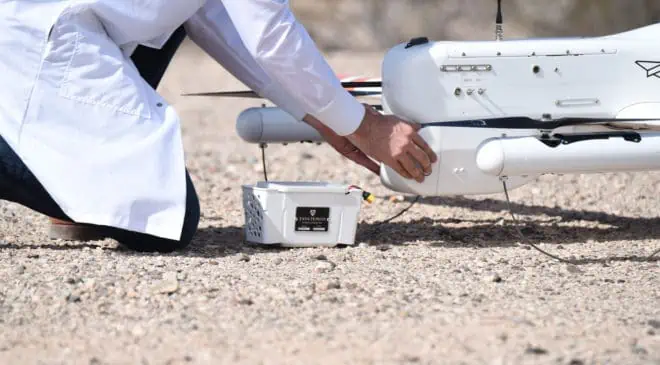 Drone medico che trasporta sangue, drone medico,