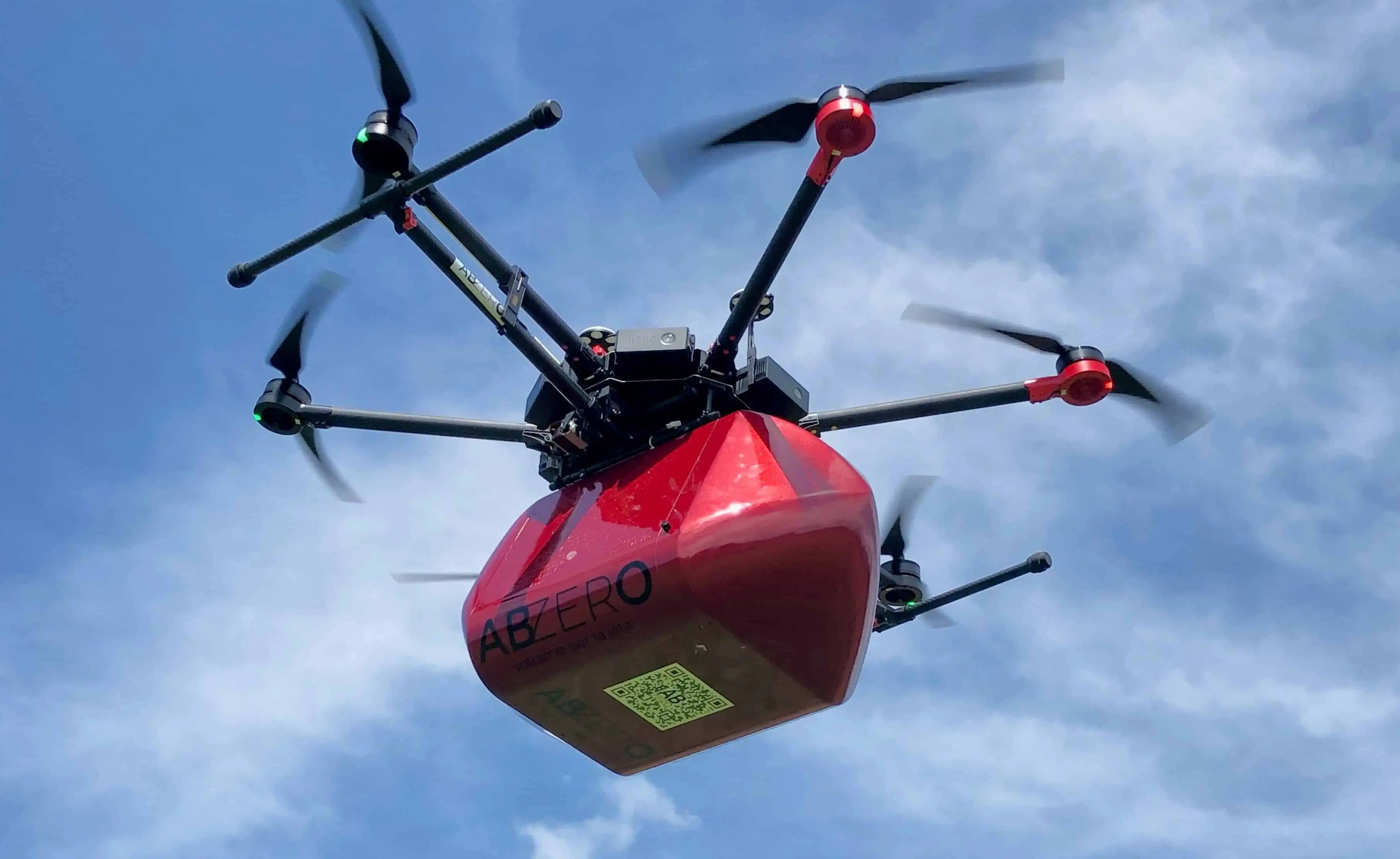 Drone che trasporta sangue e medicinali