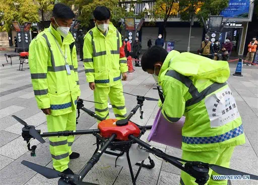 Droni per la pulizia e la disinfezione