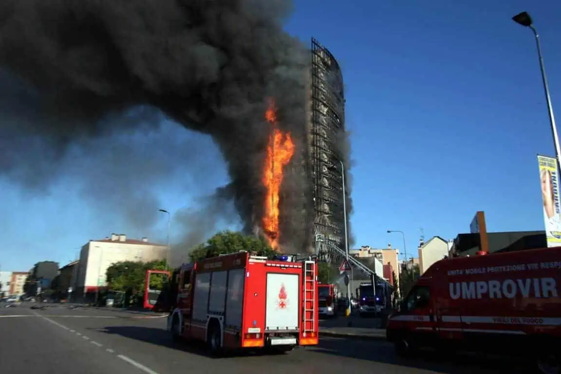 Palazzo Milano a fuoco