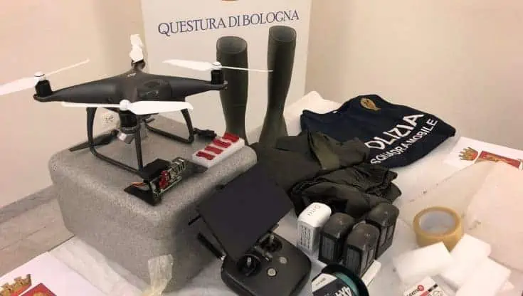 Telefonini in carcere con il drone a Bologna