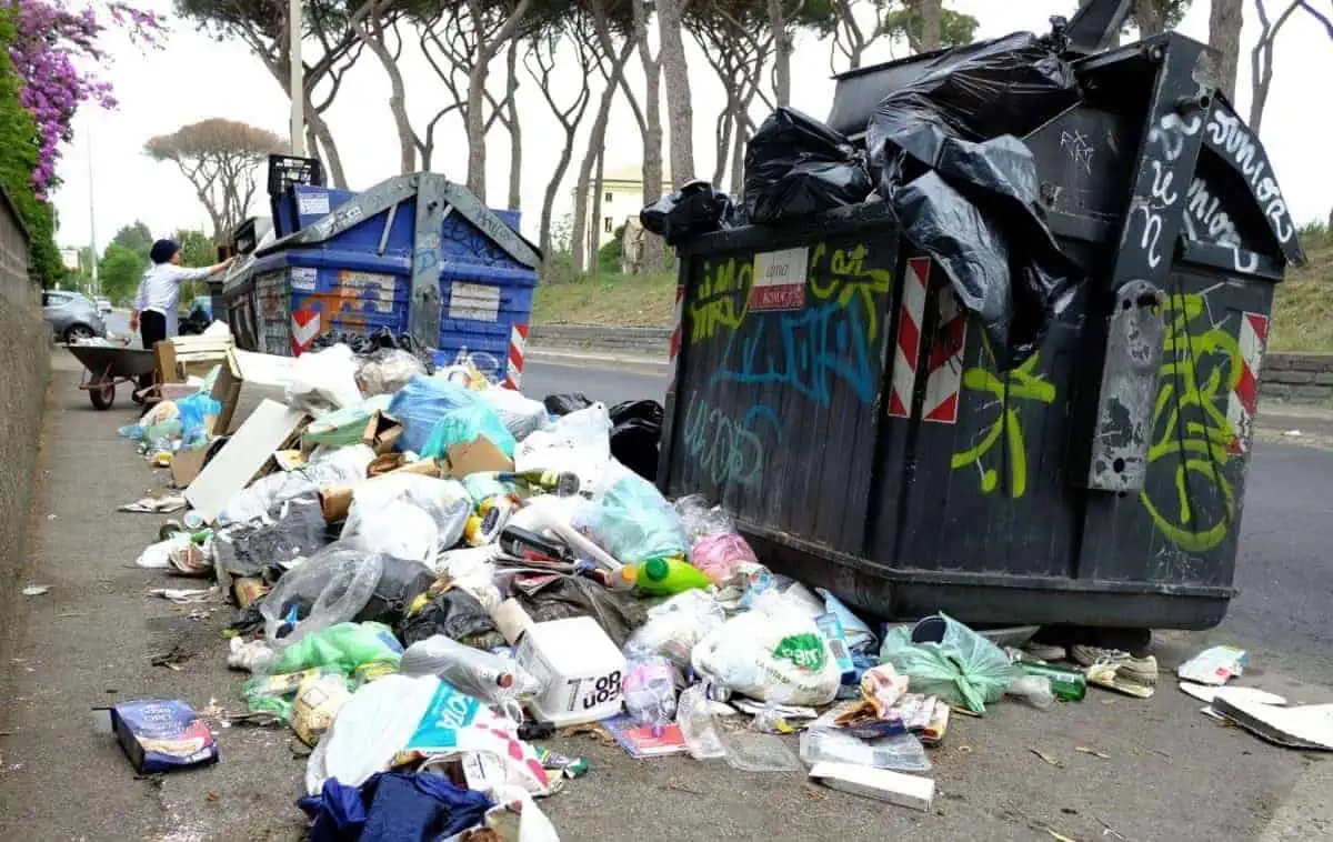 Gestione dei rifiuti: a Bari scendono in campo i droni