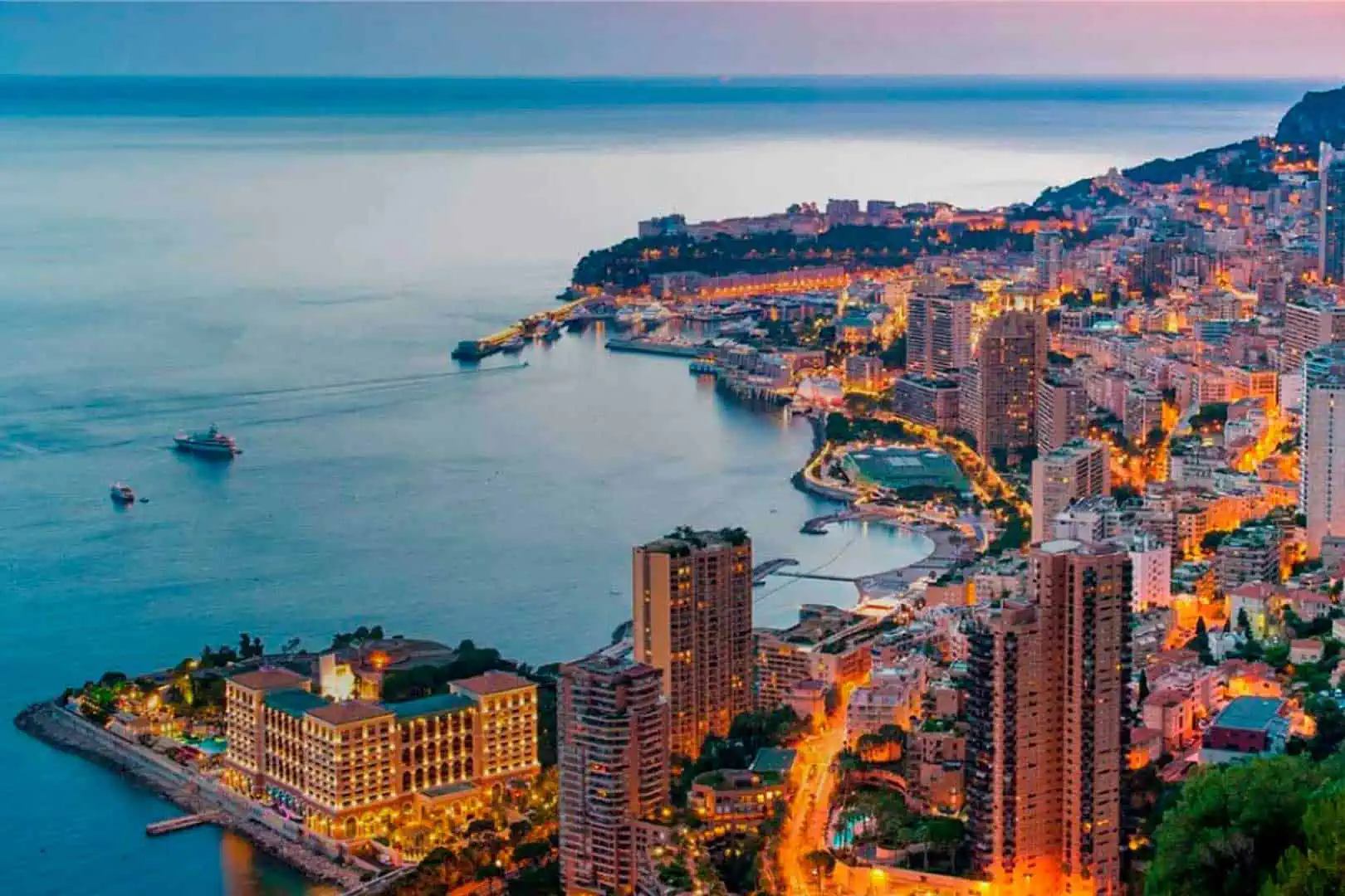 Spettacolo notturno con droni a Monaco