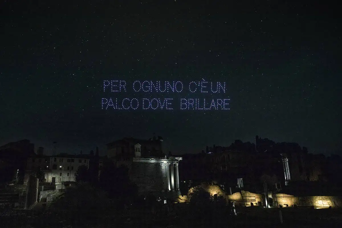 Laura Pausini: spettacolo di droni per il suo film