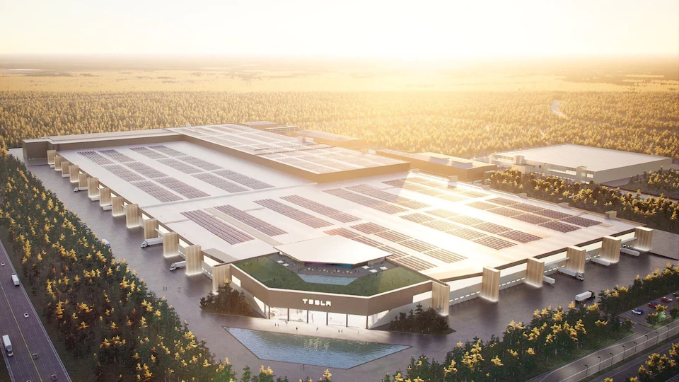 Tesla: la fabbrica all'avanguardia ripresa dal drone
