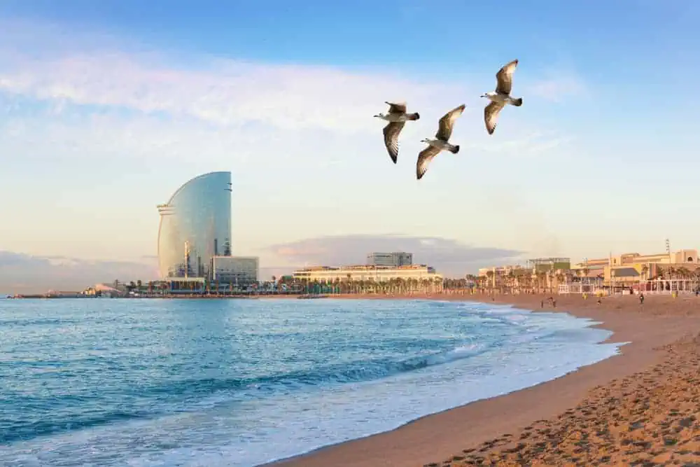 Controllo delle spiagge con droni a Barcellona