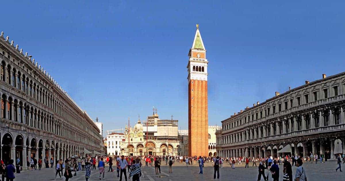 Drone sul campanile San Marco a Venezia