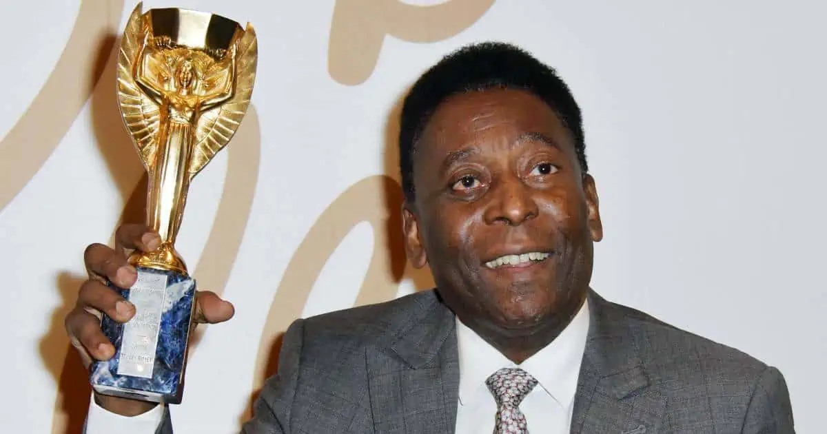 Pelé: anche i droni omaggiano il campione