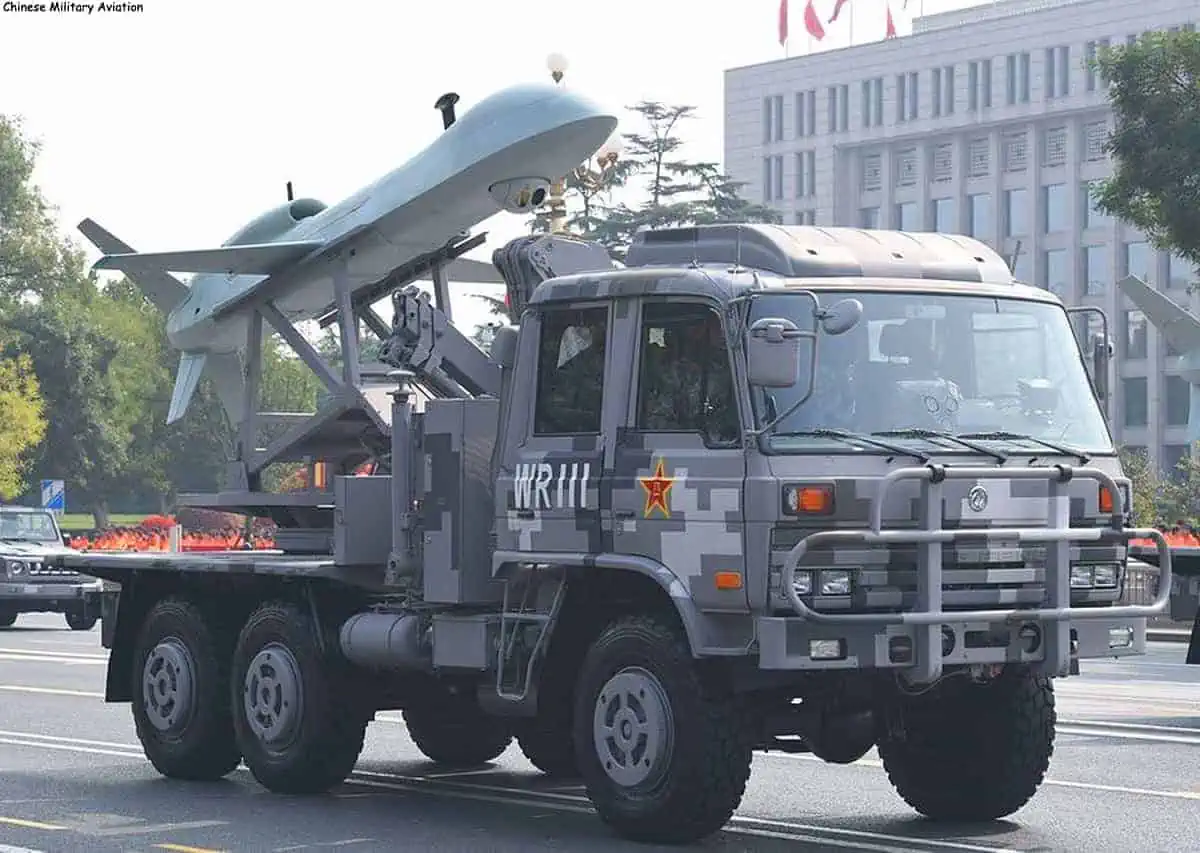 Droni militari cinesi schierati su camion