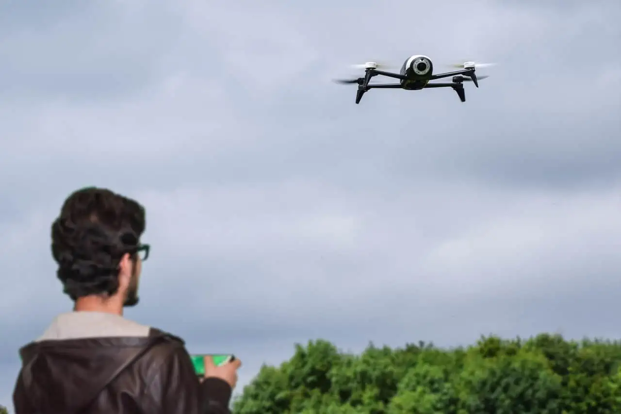 Pilotaggio droni migliore con l'intelligenza artificiale