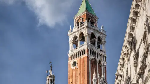 Campanile San Marco a Venezia ispezionato con i droni