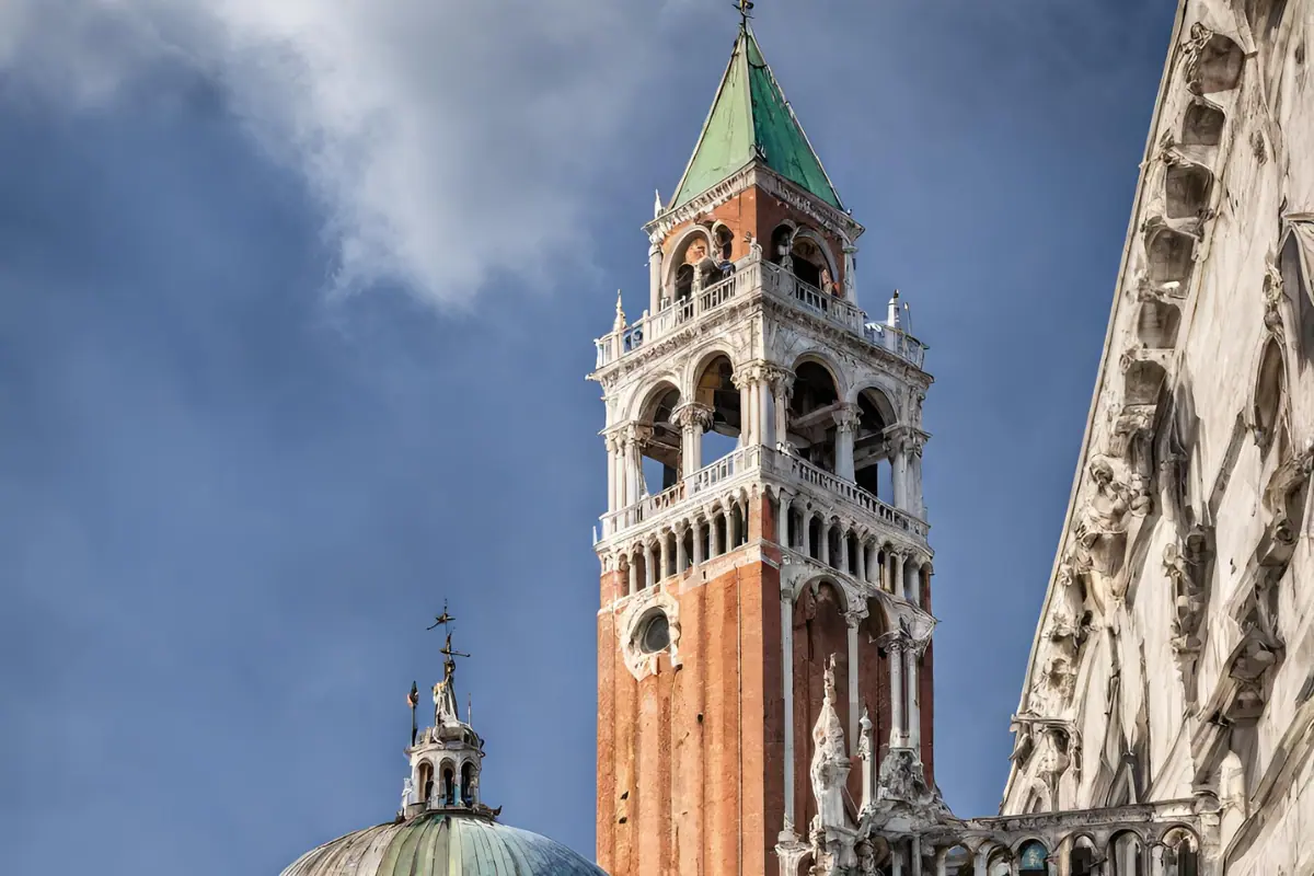 Campanile San Marco a Venezia ispezionato con i droni