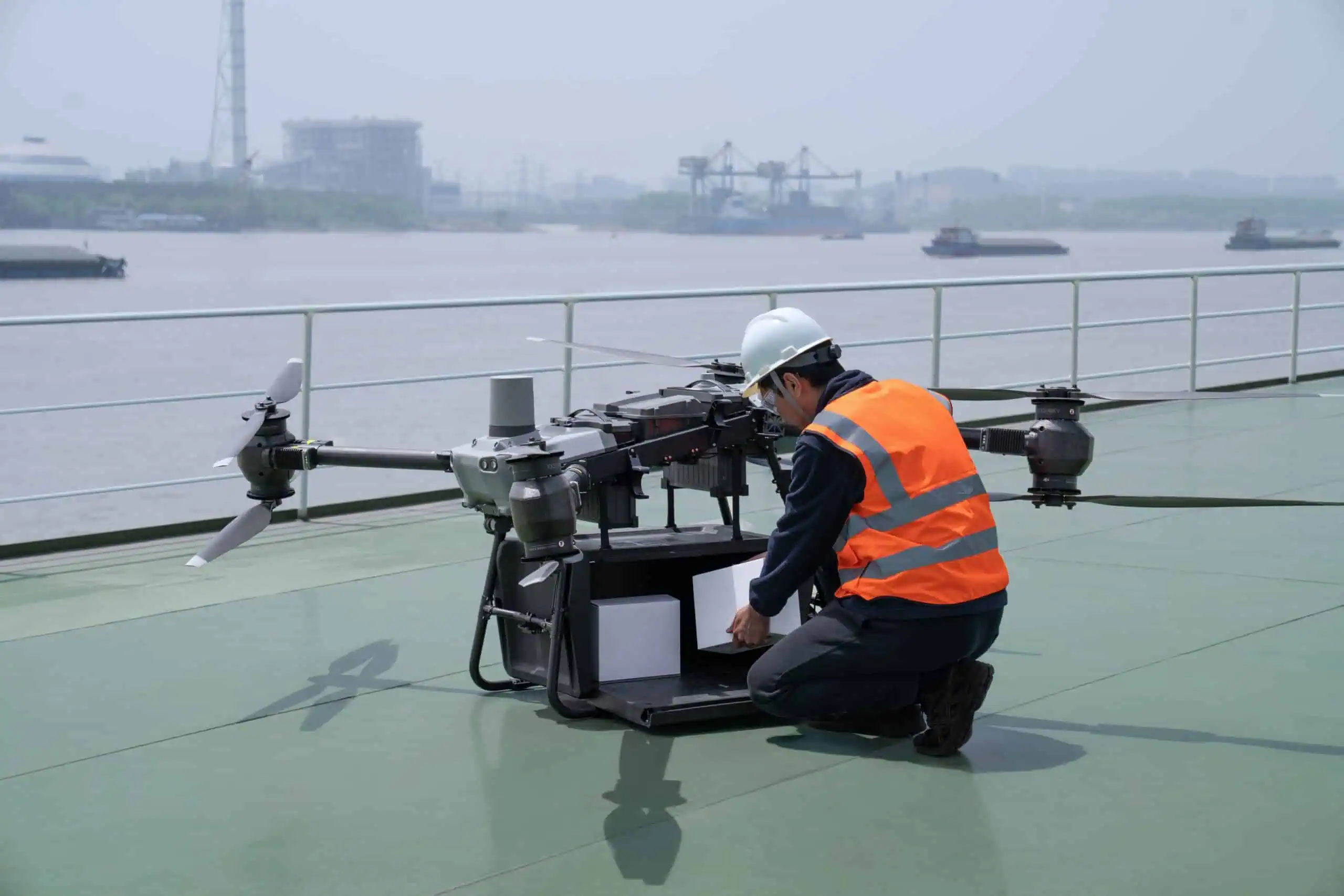 Il drone DJI Flycart 30 pulisce il monte Everest dai rifiuti