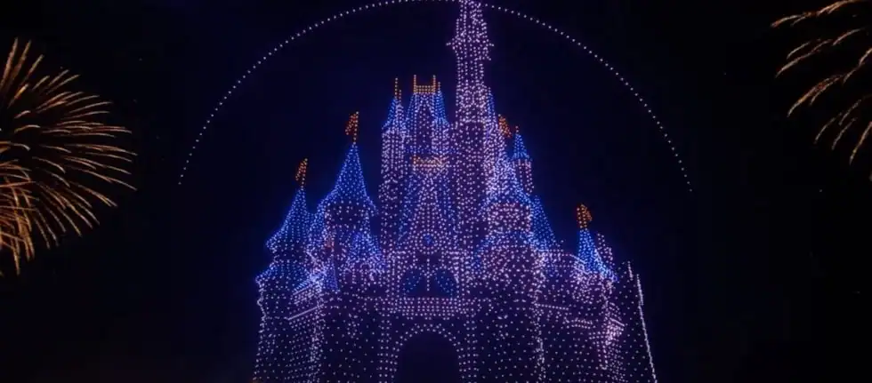 Disneyland ad Abu Dhabi: show di droni mozzafiato per l'apertura