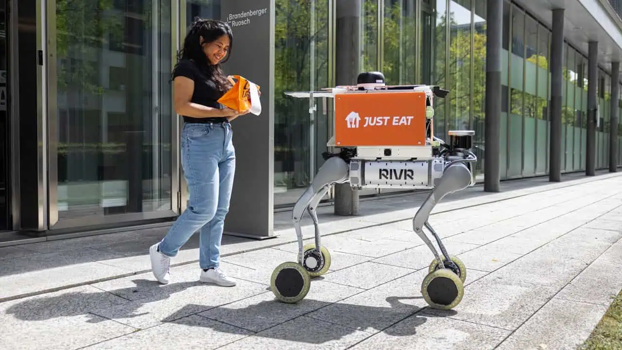 Just Eat sperimenta a Zurigo consegne con robot ibridi ruote-zampe sviluppati da RIVR