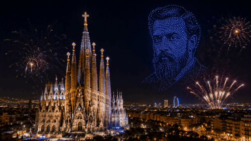 Sagrada Familia, i droni disegnano il volto di Gaudí nel cielo di Barcellona durante l'inaugurazione della Torre di Cristo