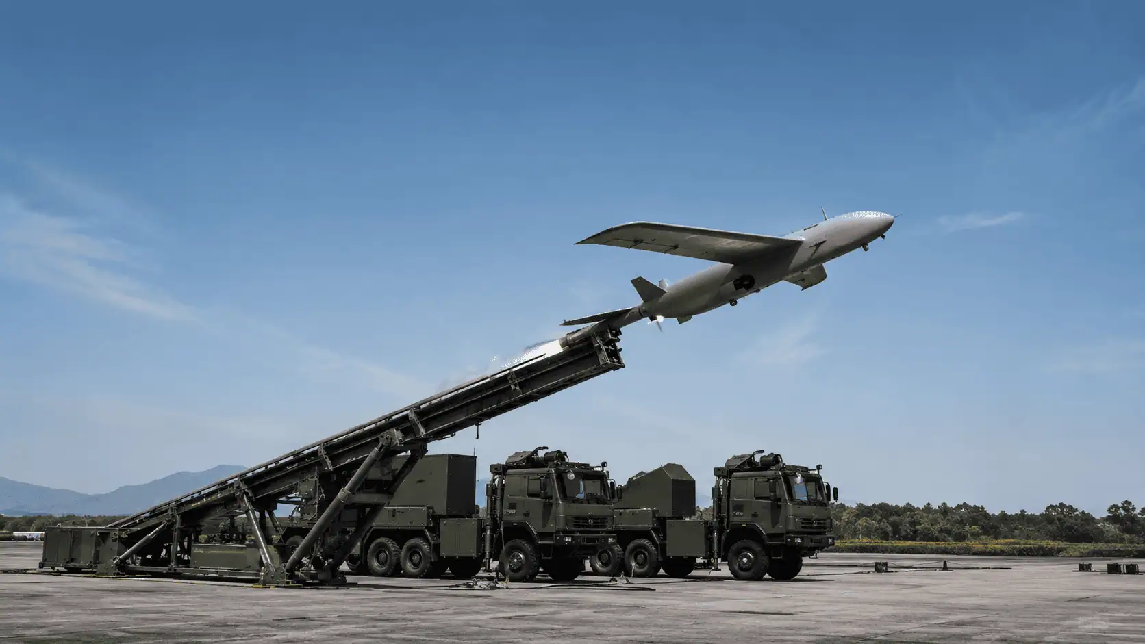 Droni cinesi: la Cina testa una catapulta elettromagnetica mobile per rivoluzionare il lancio dei velivoli senza pilota